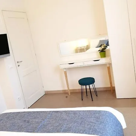 Apartament Charming & Spacious Florentine Just Two Mins From Tram Stop *