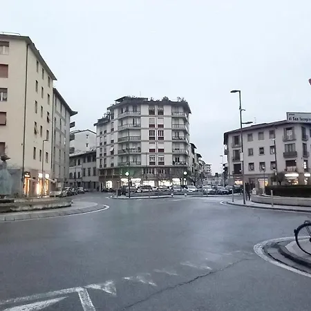 Apartament Charming & Spacious Florentine Just Two Mins From Tram Stop *