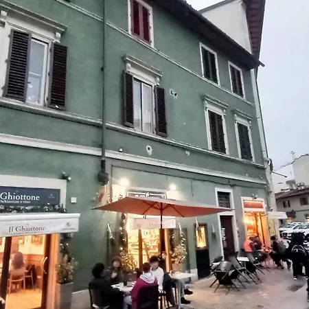 公寓 Charming & Spacious Florentine Just Two Mins From Tram Stop 佛罗伦萨