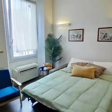 Charming & Spacious Florentine Just Two Mins From Tram Stop Apartament *