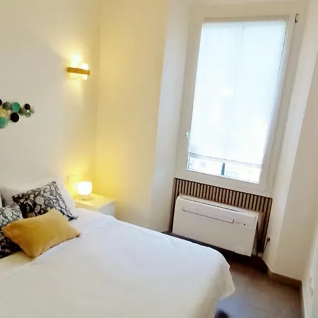 Charming & Spacious Florentine Just Two Mins From Tram Stop Apartament Florencja