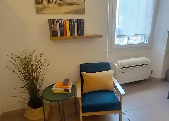 Charming & Spacious Florentine Just Two Mins From Tram Stop