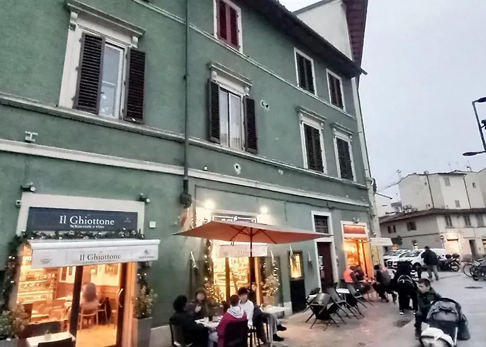 Apartment Charming & Spacious Florentine Just Two Mins From Tram Stop Florence