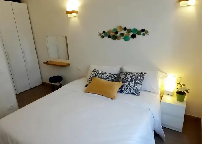 Apartment Charming & Spacious Florentine Just Two Mins From Tram Stop Florence