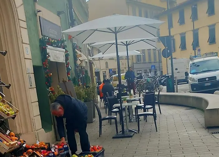 Charming & Spacious Florentine Just Two Mins From Tram Stop *