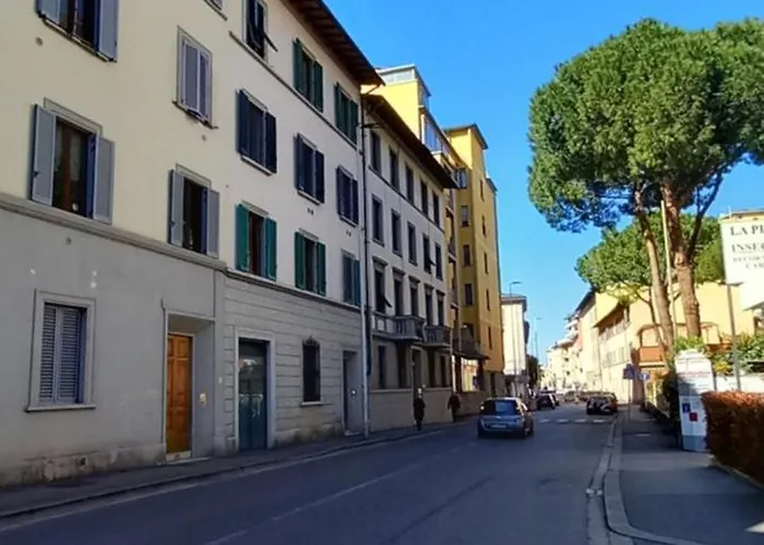 Charming & Spacious Florentine Just Two Mins From Tram Stop