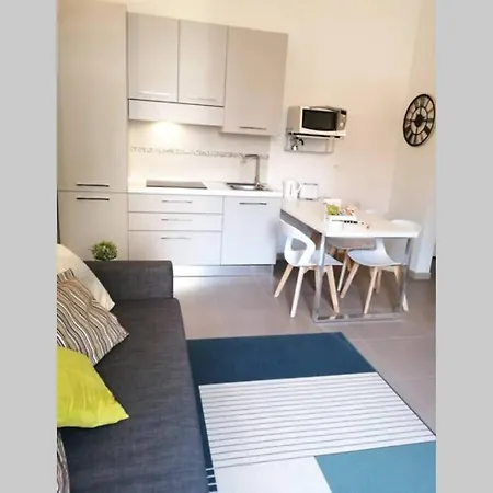 شقة Charming & Spacious Florentine Just Two Mins From Tram Stop