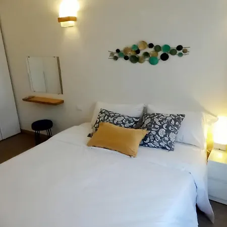 شقة Charming & Spacious Florentine Just Two Mins From Tram Stop فلورنس